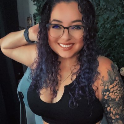 30 • bisexual, Latina variety streamer • @Twitch Latin Guild • @KosmicKandles & @SpacePandaDelta Partner • @TheRogueEnergy Affiliate • https://t.co/vTuPhYCMYb