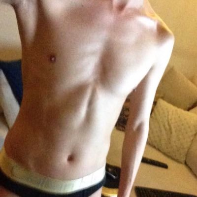 Smooth Asian twink based in Edinburgh, searching for the best dom top in town