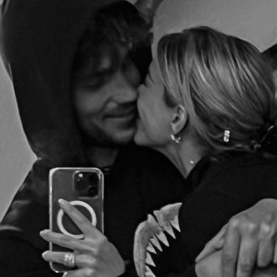 oriele_era's profile picture. ho affidato la mia felicità a due imbecilli😫 ✨4✨ ✨9✨