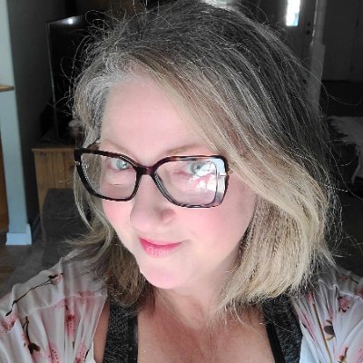 snipsnipchick's profile picture. Realtor and Online Ecommerce sales