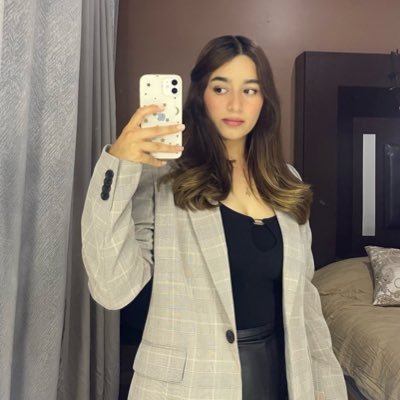 MonicaFelix11's profile picture. 