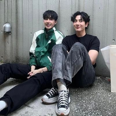 _AnnaVik_'s profile picture. Perché non basterebbero cent'anni di studio per orientarsi nella geografia del buio.✨🖤🌙