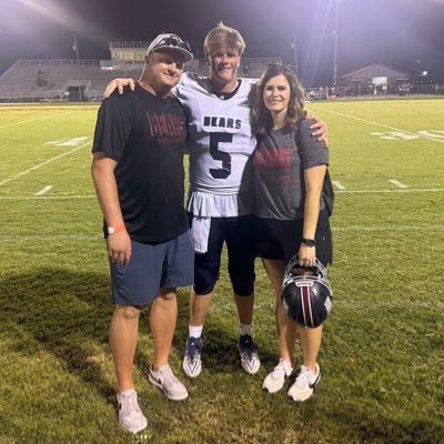 JC ❤️Joshua 1:9,HT- 6’5”, WT-240 https://t.co/CZw7jdI7Vu @smccfootball Full Qualifier 40-4.7 PH.501-651-9144 God🙏 Fam👨👩👦👦 & 🏈