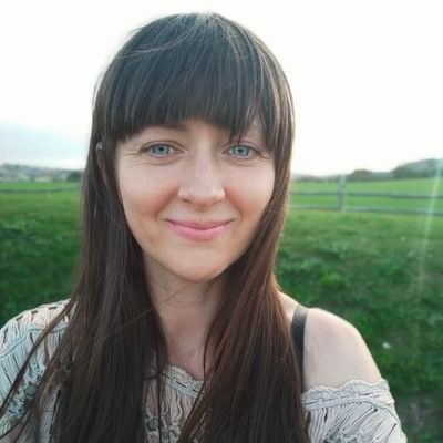 Forager, gleaner, wanderer, daydreamer. Queer poet parent. Growing the good food movement with @UKSustain @FoodPlacesUK. Views my own, etc. She/her.
