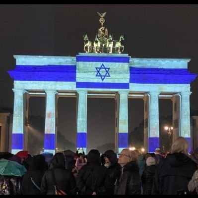 USMC___96's profile picture. Father, husband, Marine, and attorney.