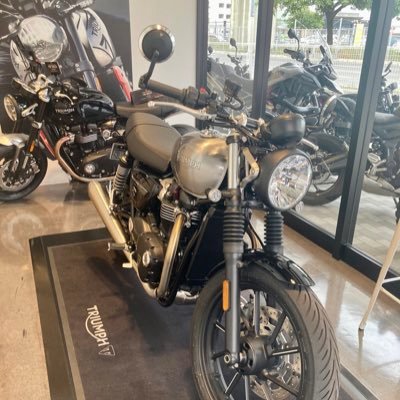 katsu_pokerface's profile picture. バツ1リターンライダー(￣▽￣;) バイク歴:ジョーカー90→スティード400→レブル250SE→スラクストンR→スピードツイン900🏍キャンプ⛺️カフェ&パン屋☕️🍞澤野弘之、Aimer、Do As Infinity🎵ガンダム👍ケーキをたまに作る（美味いかは、、、）🍰