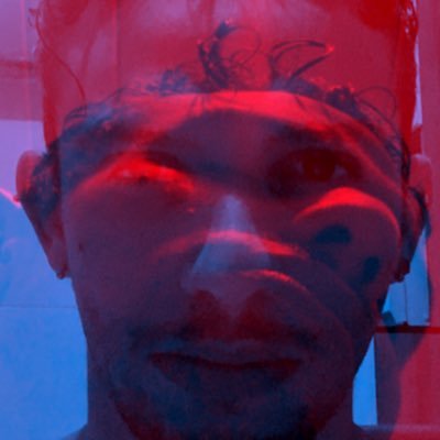 Bailarino,
Ator,
DJ Lufer
Produtor,
Finjo que sei cantar.
A lista é imensa, então deixa pra depois...