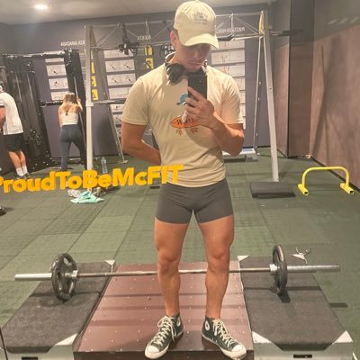 Boni/bombilla/don bonsimon. Se de todo y no se nada. Gym boy. Focused on myself.