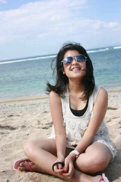 farrahachmed's profile picture. MOVE TO @farrahachmedd