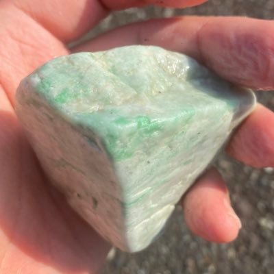 none0123210's profile picture. 国産鉱物採取、収集 ヒスイ、水晶、柘榴石、蛍石メイン ガマ開けたいガマ初心者