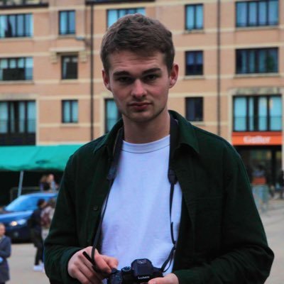 Journaliste indé 🎤📺 - Ancien @Ejl_ORM Journalisme européen 🎓🇪🇺 - Assistant info/commu @UNamur 📚- Humour (très) lourd 🤡