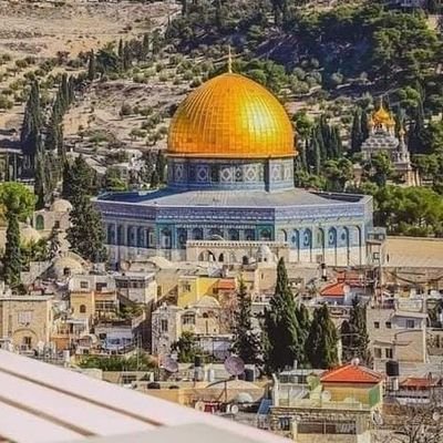 قل للذي بصنوف الدهر عيرنا .. هل عاند الدهر إلا من له خطر