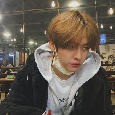 Аннён всем в этом подвале)
K-pop it's my life 🧬✨❤️
