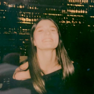 Shveshdeshka's profile picture. Sr. product designer