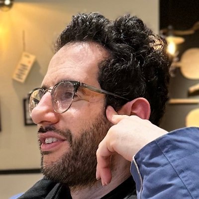 newresa's profile picture. Software and Knowledge Engineer