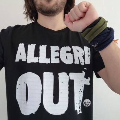 Architetto ma non sulla carta, come il più grande, che fu Carlo Scarpa. Anarchico. Antoniocontiano. Il tuo blocco la mia vittoria. Evaporato in una nuvola rossa