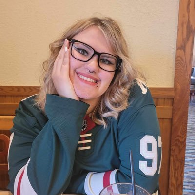 rissaclemente's profile picture. idk i like to read