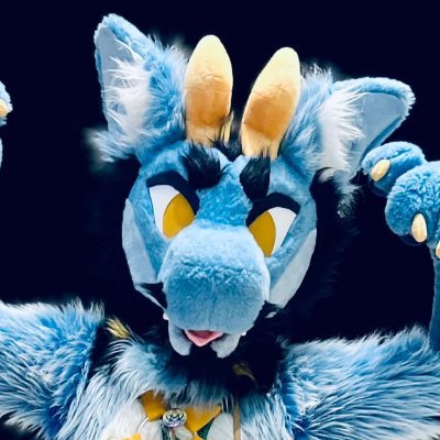 Dragon from the Netherlands // he-him // 🔞: @nigeldragon.bsky.social //  ✂️ @hounds_teeth fursuiter // front-end developer // green thumbs // D&D enthusiast