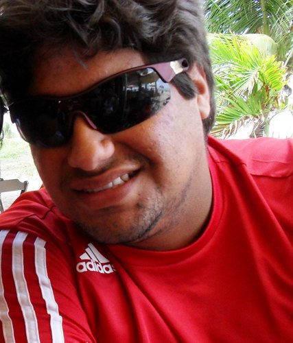 Estudante de Administração, 22 anos e Empresário no ramo da construção civil e da banda Forró Estouro, um Jovem simples que procura apenas ser feliz!!!