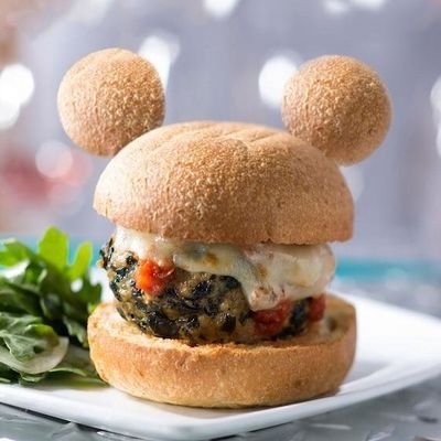 21Royal_W_Cheez's profile picture. "You know what they call a Quarter Pounder with Cheese in 21 Royal?"