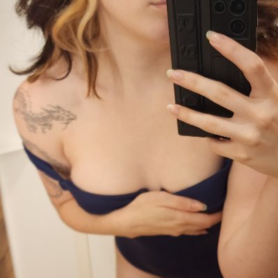 Criando conteúdo +18 🔥 • 19y 🌸 • 50kg • 161cm • especialmente pra você 🥰