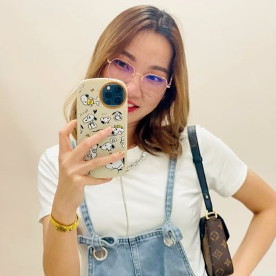 ManSreynang_'s profile picture. អ្នកគ្រូពេទ្យកែសម្ភស្ស💜អាចព្រឹក្សាបានរាល់ចង្ងល់ទាក់ទងនិងផ្នែកសម្ភស្សឆាតមកtelegram 017824126អ្នកគ្រូបាន🥰
