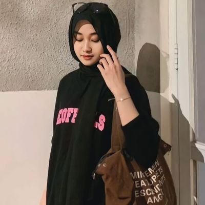 queenbee_2612's profile picture. i dont care $WELF $FAN Maxi