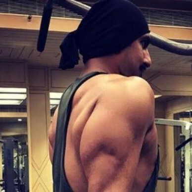 JazbaatiInsaan's profile picture. Saare Khilone Chor Kar, #Jazbaat Se Khelte Hain Log

#RanveerSingh #SidNaaz #BB17 #GymRat #FitnessKiHawas #Shehnaaz #munawarfaruqui