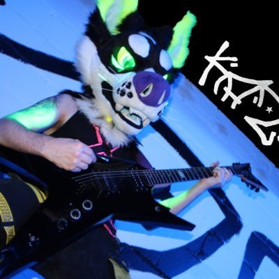 One man furry band at your service! Taken by @tundrak1tt3n