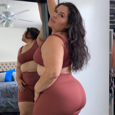 +21 | I’m your girlfriend/wife but I’m naughtier 😈 confidence = sexy  AVN HOF 19 yrs of 🌶️ work @_ATMLA It’s PLUS SIZE not BBW. https://t.co/MZr2e3gLEH