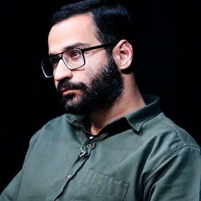 اندکی تاریخ خوانده ام و معتقدم راه حل مشکلات جامعه از گردنه های تاریخ میگذرد . متعاقبا معتقدم: فکر کردن درد دارد