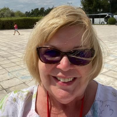 BeCoolModa's profile picture. 