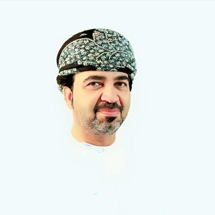 موظف في قطاع الطاقه .. وقارئ في مختلف معارف الحياه ..