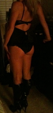 ECigGirl1's profile picture. Follow me please ;)  Just trying to earn some $ to get me through school :)