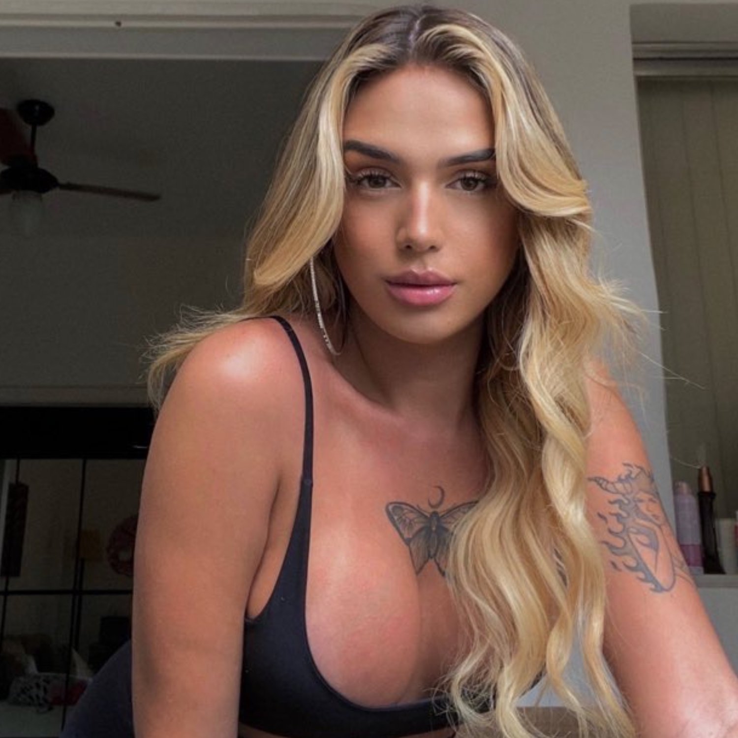 callmehila1003's profile picture. Pre-Op Trans girl 🏳️‍⚧️ princess with a twist 😜 follow my main @hillary_ts