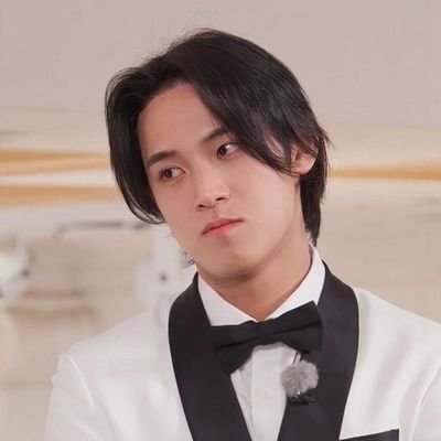 semua didunia ini penuh kebohongan yg rill itu cinta ku kepada kim mingyu seorang😼