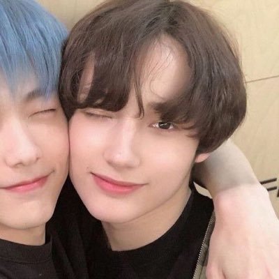 hyukusuo's profile picture. i think about txt a normal amount