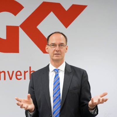 Hier twittert Florian Lanz, Leiter Kommunikation des GKV-Spitzenverbandes.