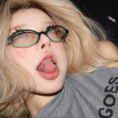 biehuabing's profile picture. 快乐Brat | 世界和平🌷 | 想睡称心如意的男人 | 想回国吃饭