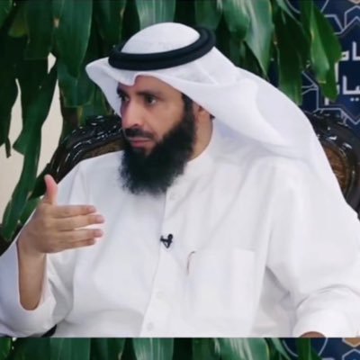 قيل لابن المبارك : لوقيل لك :لو لم يبق من عمرك إلا يومٌ ما كنتَ صانعاً ؟ قال : كنت أُعلّم الناس . @basaier_kw