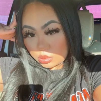 _lyssv_'s profile picture. I tweet like this my diary. 😚