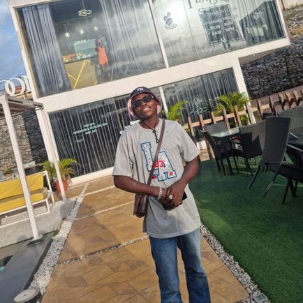 RankyLeoGiizi's profile picture. RankyLeoGiizi Songwriter #liverightflextight💯  married to EURUSD📊