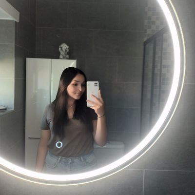 AnaOliv37400785's profile picture.