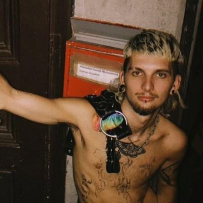 Brussels based aspiring artist, has some gross kinks