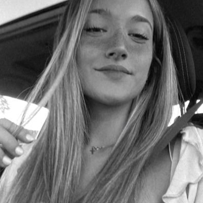 elenaaifdez's profile picture. 21🇪🇸 || Leo sun & sagitario moon || 👓