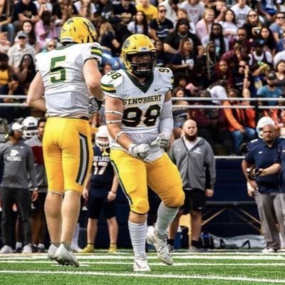 Joliet Catholic Academy ‘23. 4A state champ 2021/ CCL/ESCC All conference '22 6’3 255| 🏈 DE/DT/TE/ |- St Norbert College commit 🟢⚔️🟡 |-815-705-6911 #33🖤