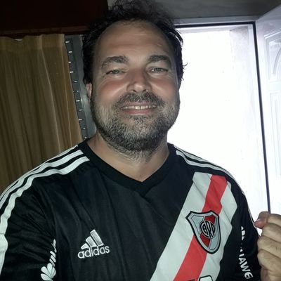 Ante todo fana de River⚪🔴⚪ Analista de fútbol ⚪🔴⚪
Amo a los perros.Maitena y Ciro⚪🔴⚪