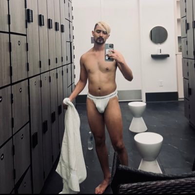 sprezatura_'s profile picture. looking for trouble in the Bay Area . vers ⬇️