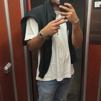 Arone69008's profile picture. 