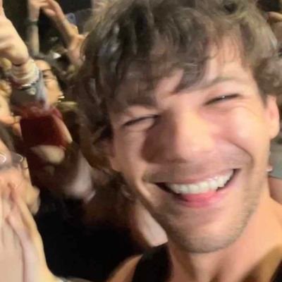 she/her
☆
♡louis stan acc♡
no pet names if we aren't close!
pls, don't quote with priv acc
°
°
proszę o niewynoszenie moich tweetów w postaci screenów